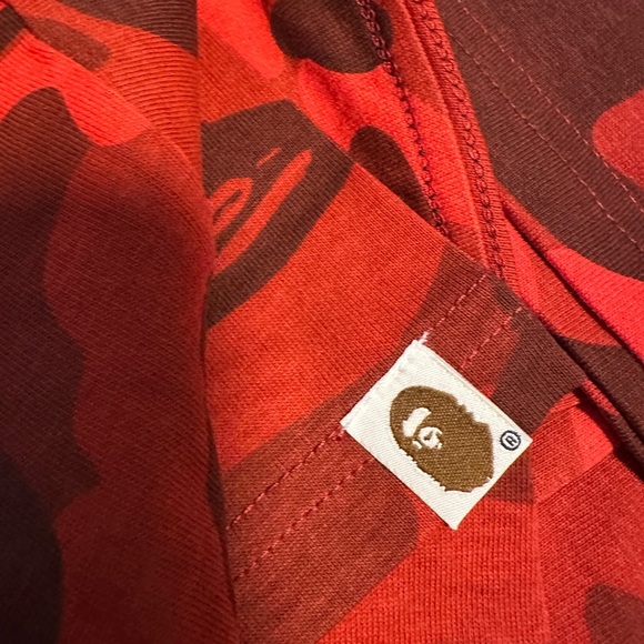 Bape Red Camo SpellOut Graphic Tee New - Picture 4 of 4
